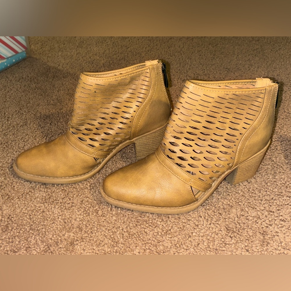 Qupid Western Tan Booties Short Cowboy with Chunky Heel Zipper Back